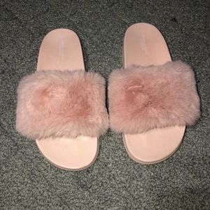 American Eagle Women Furry Slides Size 7.5